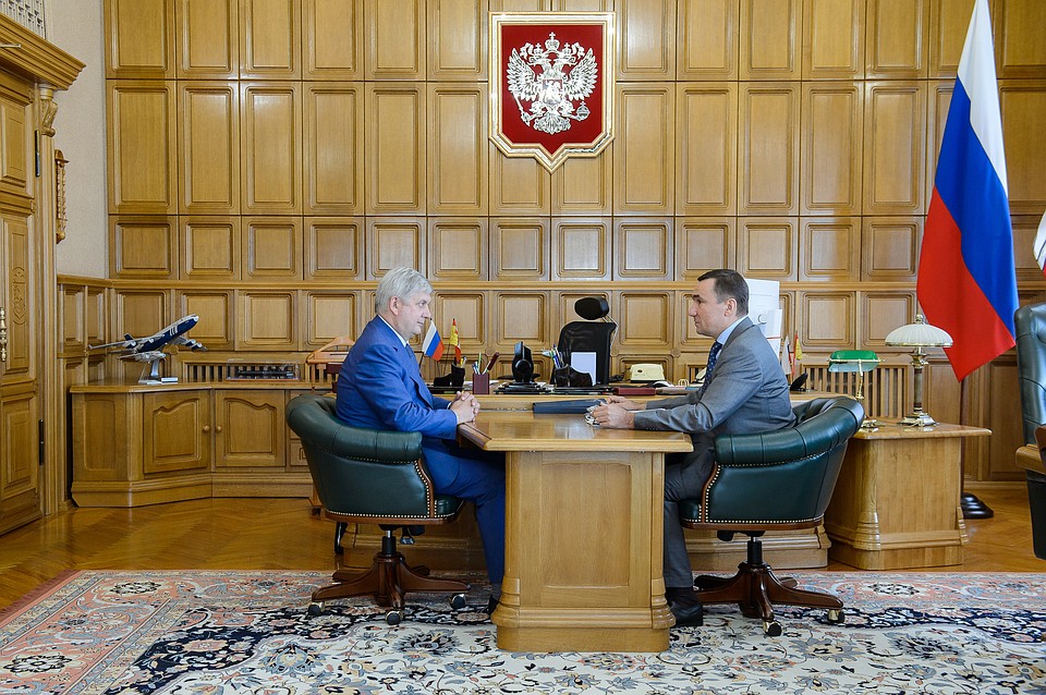 На встрече Александра Гусева и Евгения Хамина обсуждали дальнейшую судьбу Центрального стадиона профсоюзов.