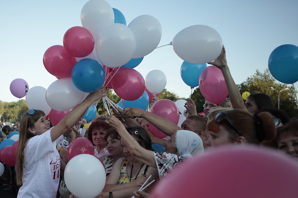 12 июня-День России.