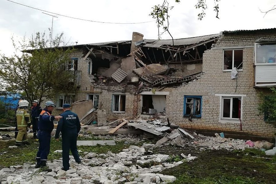 В доме обрушилась крыша и часть стены. Фото: правительство РО