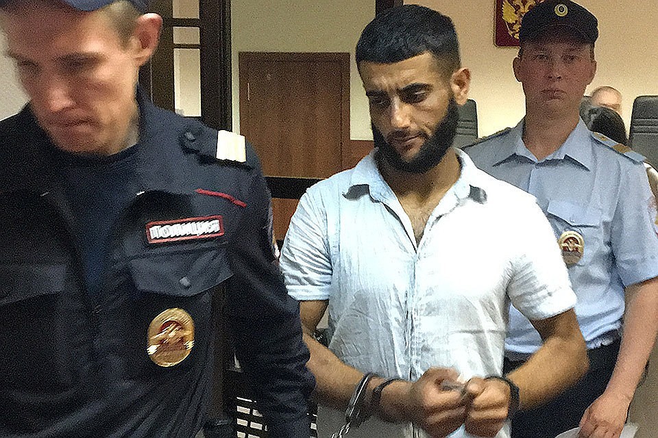 В суде, когда арестовывали мигрантов, стало известно, что пятеро из шести нелегально работают на одной и той же стройке
