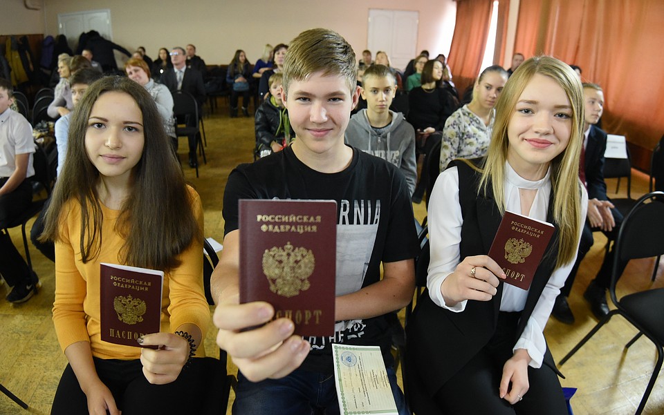 Первый паспорт - это волнительно! Фото из архива КП