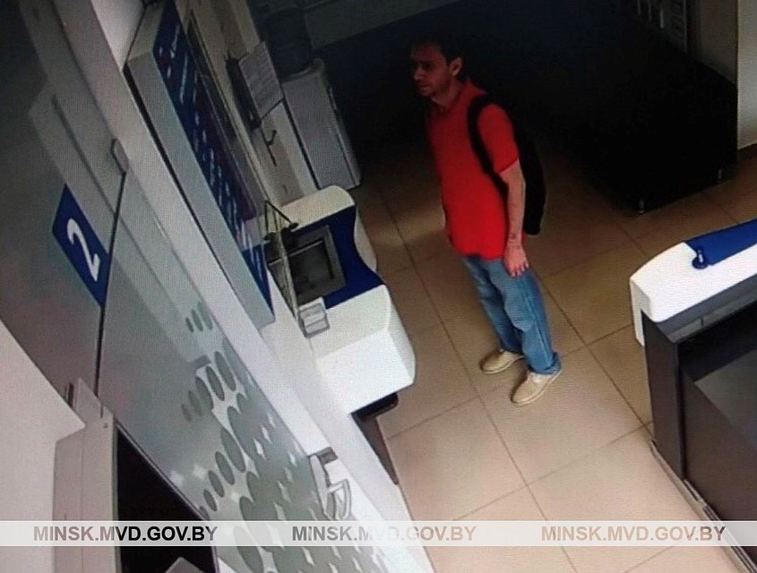 Милиция разыскивает мужчину, которому в обменнике выдали лишнюю 1000 долларов. ФОТО: ГУВД Мингорисполкома