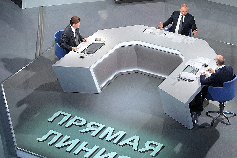 Путин отвечает на вопросы россиян в рамках Прямой линии