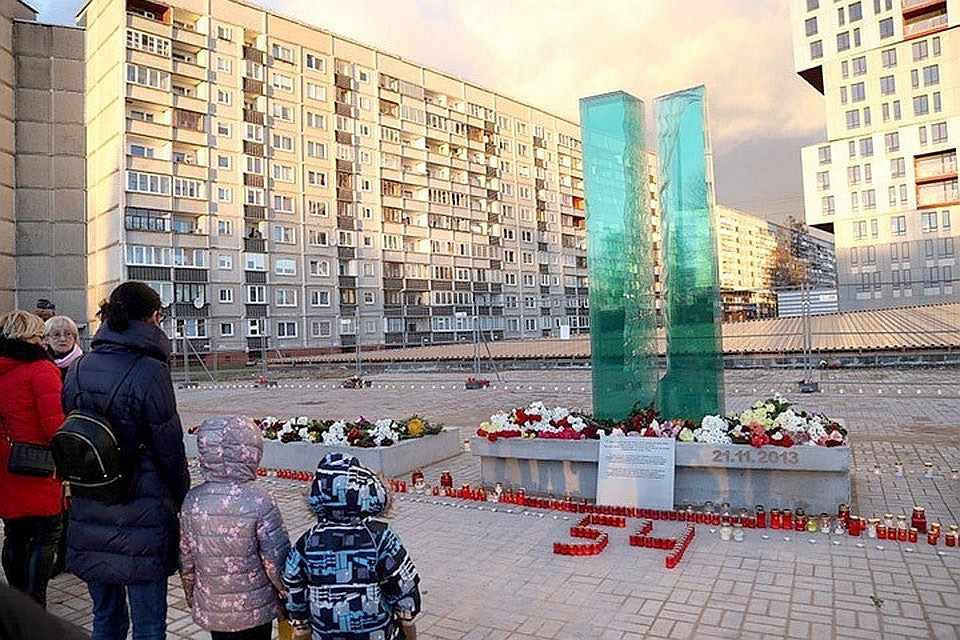 21 ноября 2013 года в результате обрушения здания супермаркета «Maxima» в Золитуде погибли 54 человека. Фото: с сайта leta.lv