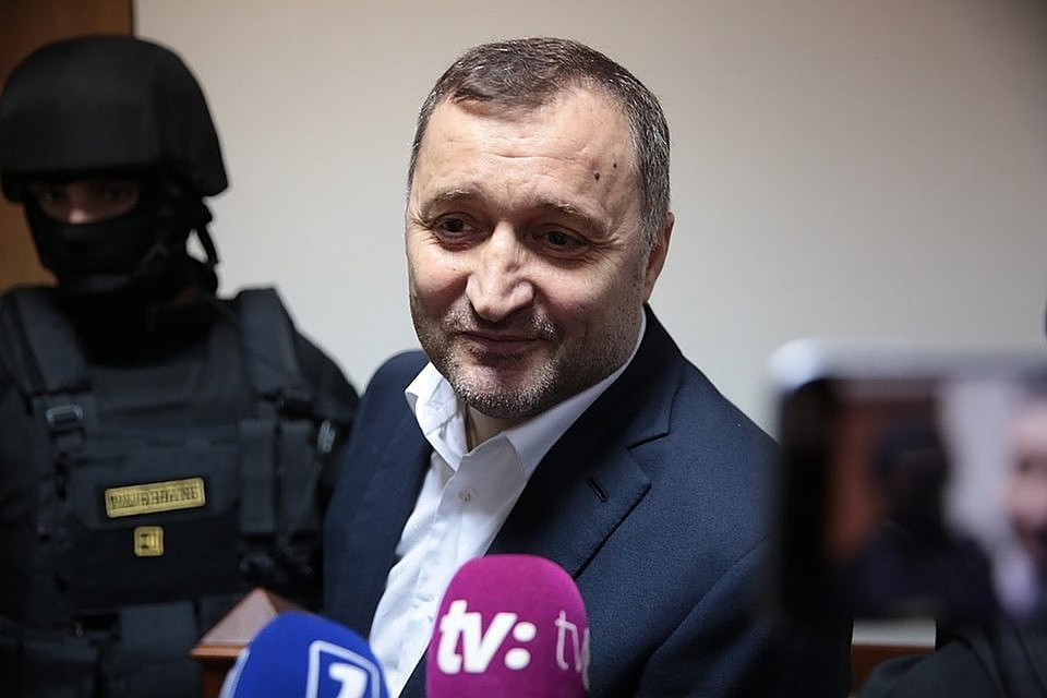 Давно Влад Филат не улыбался на заседаниях суда.