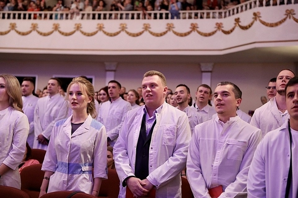 Прежде, чем молодые врачи полноценно приступят к работе, их ждет аккредитация