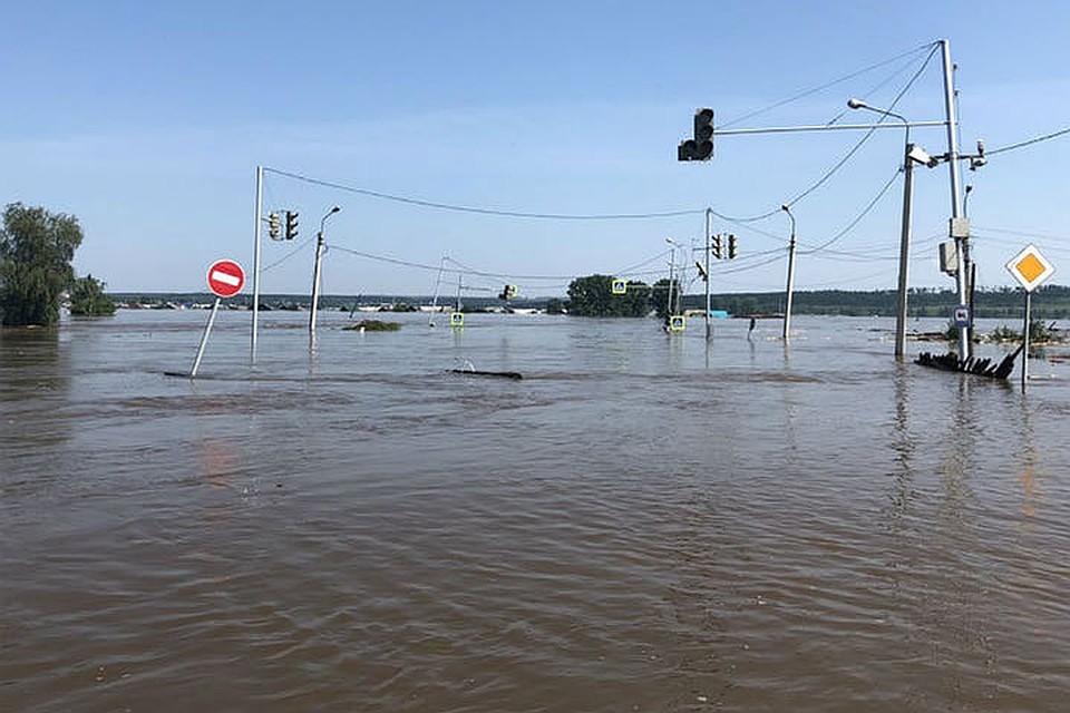 Последствия наводнения в Иркутске.