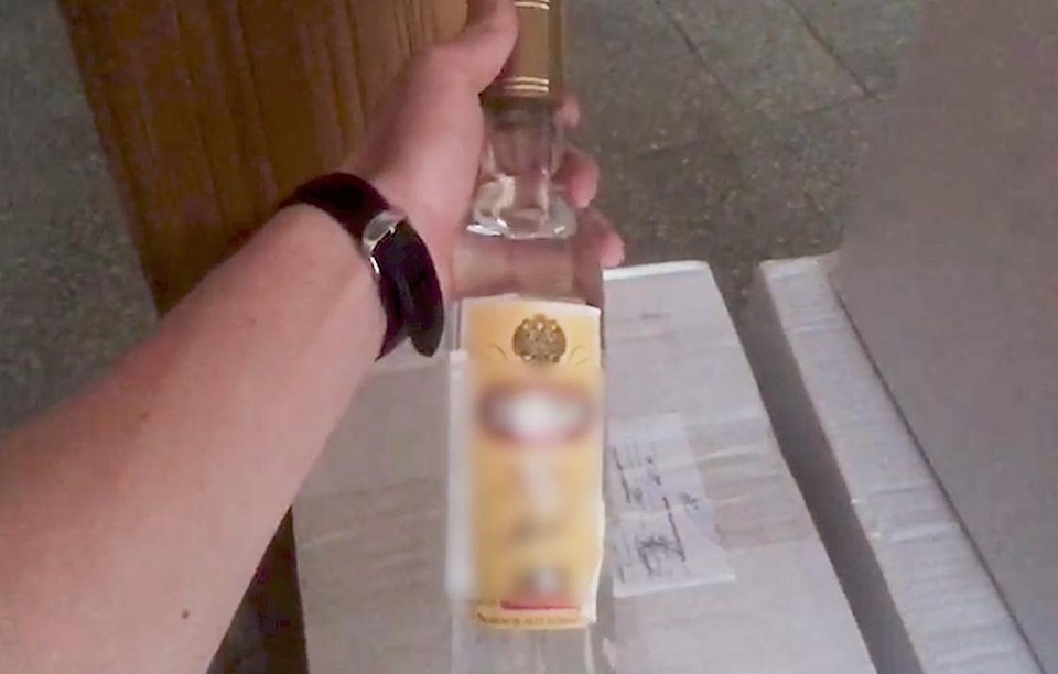 В Липецке полицейские изъяли из гаража контрафактный алкоголь на 250000 рублей