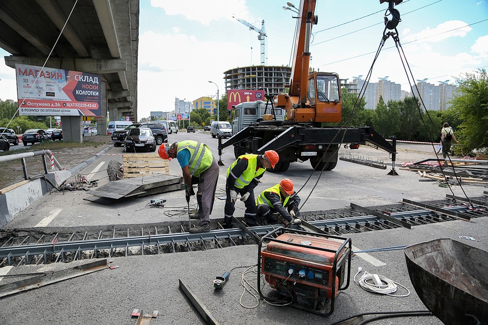 Сейчас на мосту купит работа