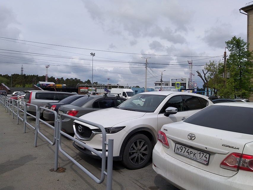 Пока перекресток проспекта Ленина и улицы Лесопарковой в Челябинске озаборен максимально.