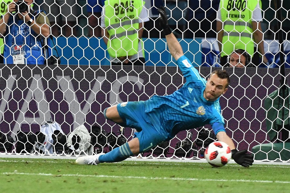 Игорь Акинфеев в матче Россия - Хорватия 7 июля 2018 года в Сочи.