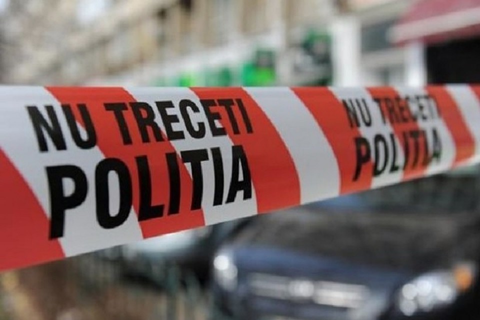 Мужчина и его сын были пойманы полицией в момент перевозки трупа в прицепе трактора.