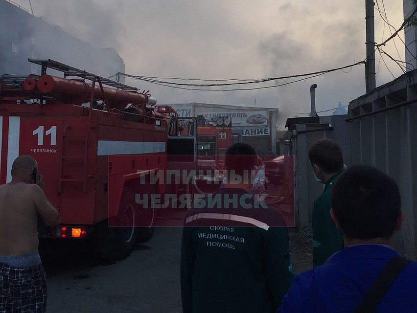 Пожар произошел недалеко от ТРК «Фокус». Фото: vk.com/typical_chelyabinsk