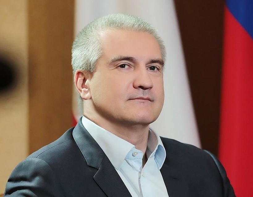 Он уже поздравил жителей с Днем любви, семьи и верности. Фото: официальная страница в "Одноклассниках" Сергей Аксенова