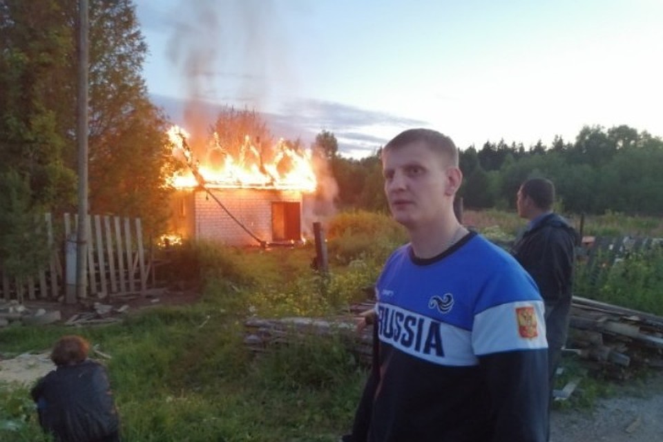 На фото Денис, один из тех, кто спасал людей. Он в момент пожара отдыхал в кафе. Фото: личный архив.