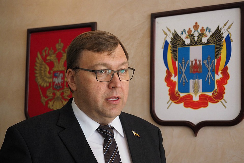 Александр Ищенко уверен, что любая инициатива должна быть четко просчитана. Фото: Анатолий Карбинов/пресс-служба ЗС РО.