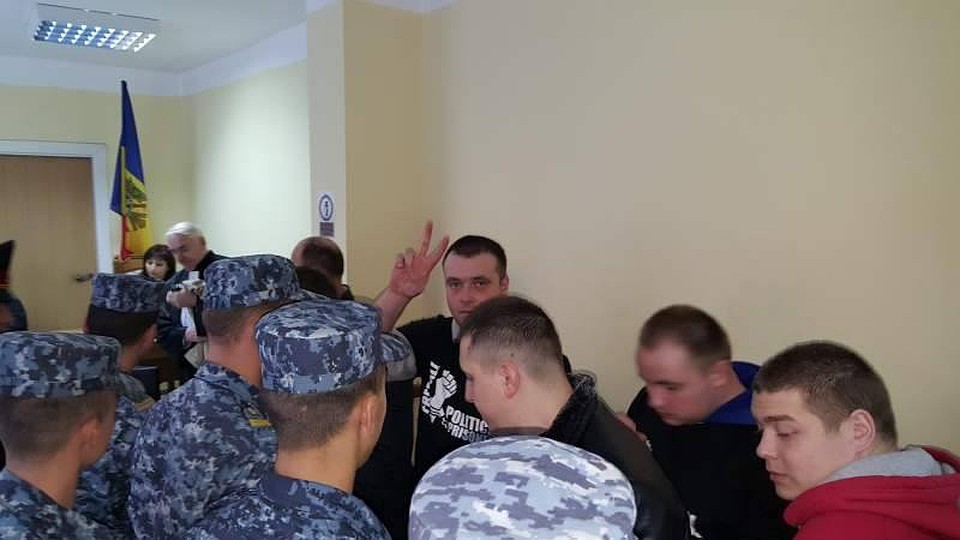 Усилиями таких политологов Михаил угодил за решетку!