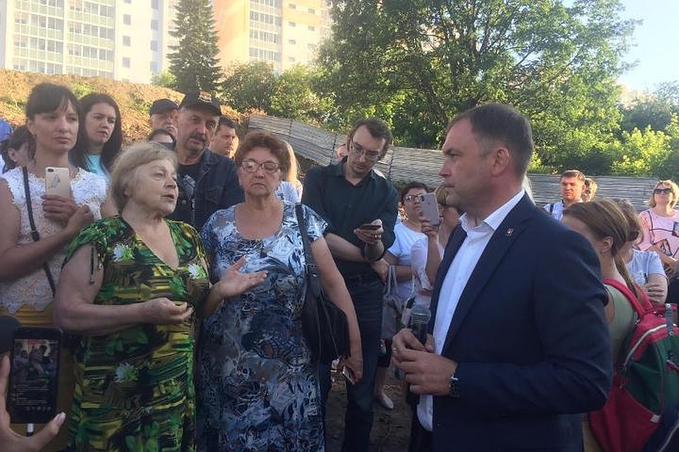 Мэр Кемерова встретился с жителями микрорайона "Кемерово-Сити" Фото: страница Ильи Середюка / "ВКонтакте"
