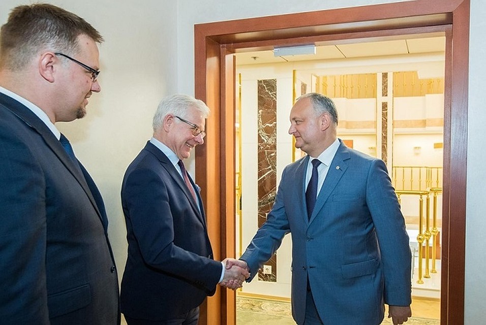 Президент Молдовы Игорь Додон провел встречу с министром иностранных дел Польской Республики Яцеком Чапутовичем. Фото: aif.md