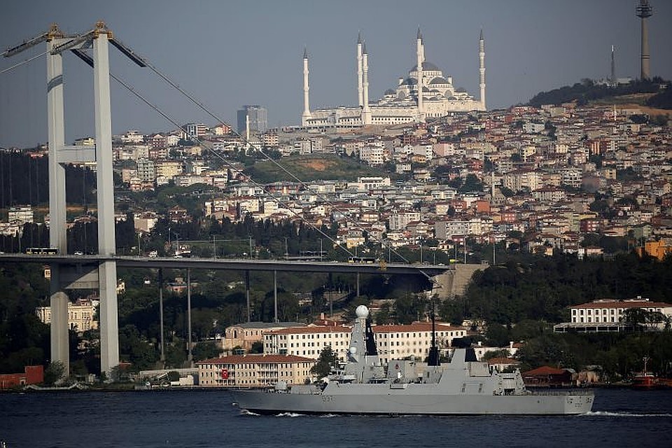 Британский ракетный эсминец HMS DuncanБританский ракетный эсминец HMS Duncan