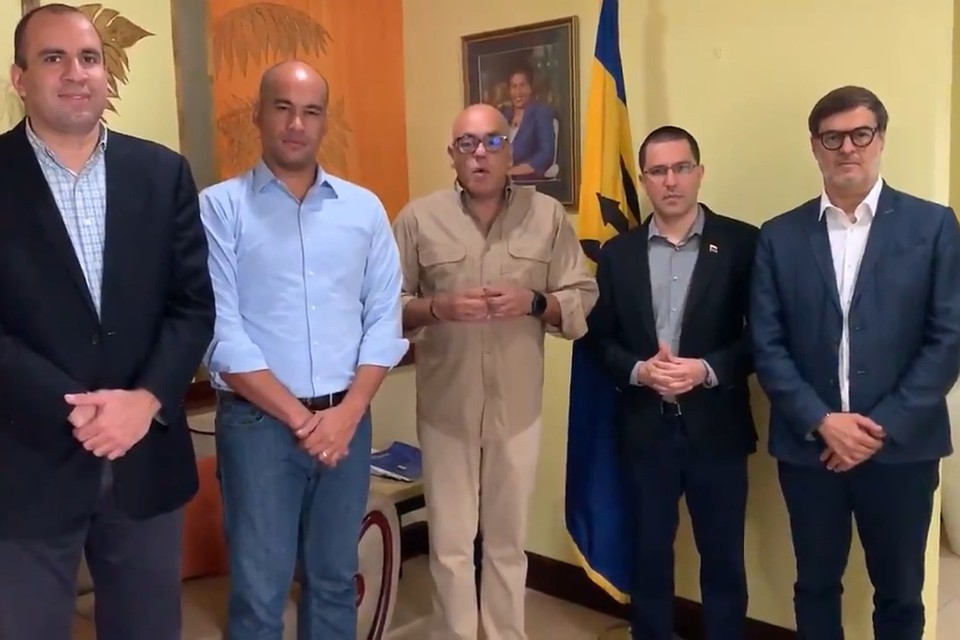 Делегация Каракаса прибыла на Барбадос