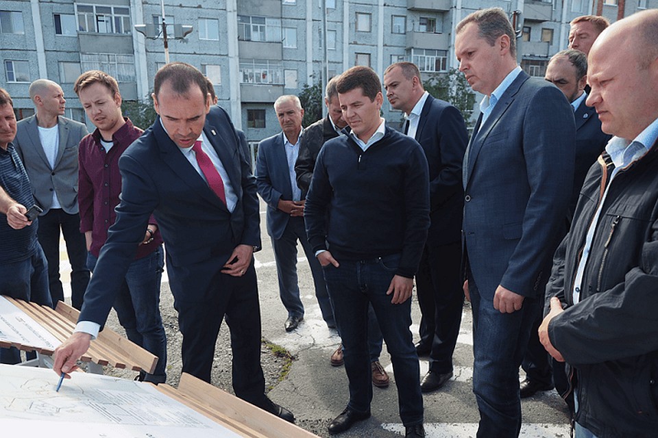 Глава Ямала осмотрел социальные и спортивные объекты в Харпе Фото: yanao.ru