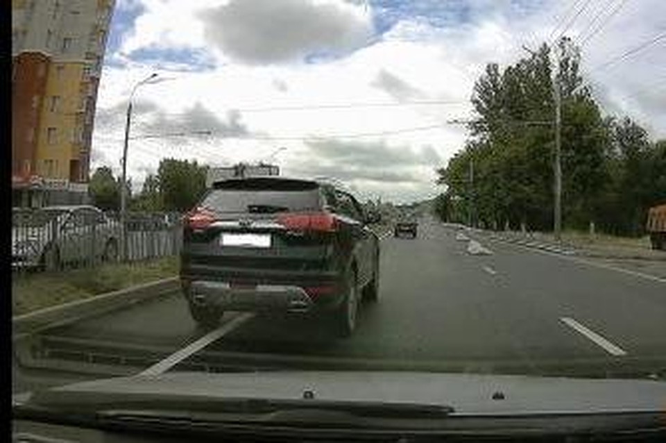 Нарушителя нашли по записи с видеорегистратора в интернете. Фото: ОГИБДД по городу Брянску