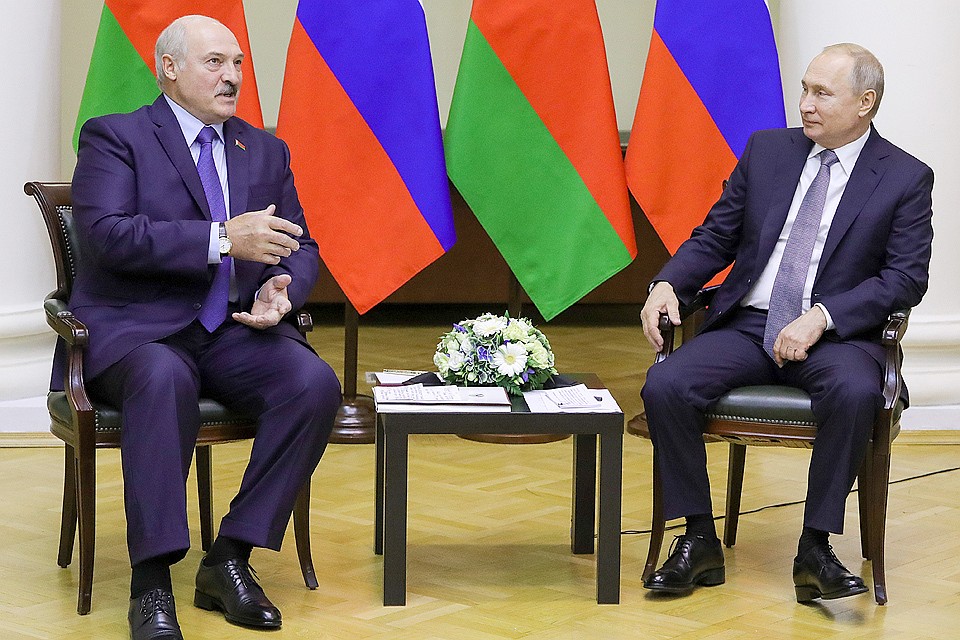 Санкт-Петербург. Президент Белоруссии Александр Лукашенко и президент России Владимир Путин во время встречи в Таврическом дворце. Фото Михаил Климентьев/пресс-служба президента РФ/ТАСС