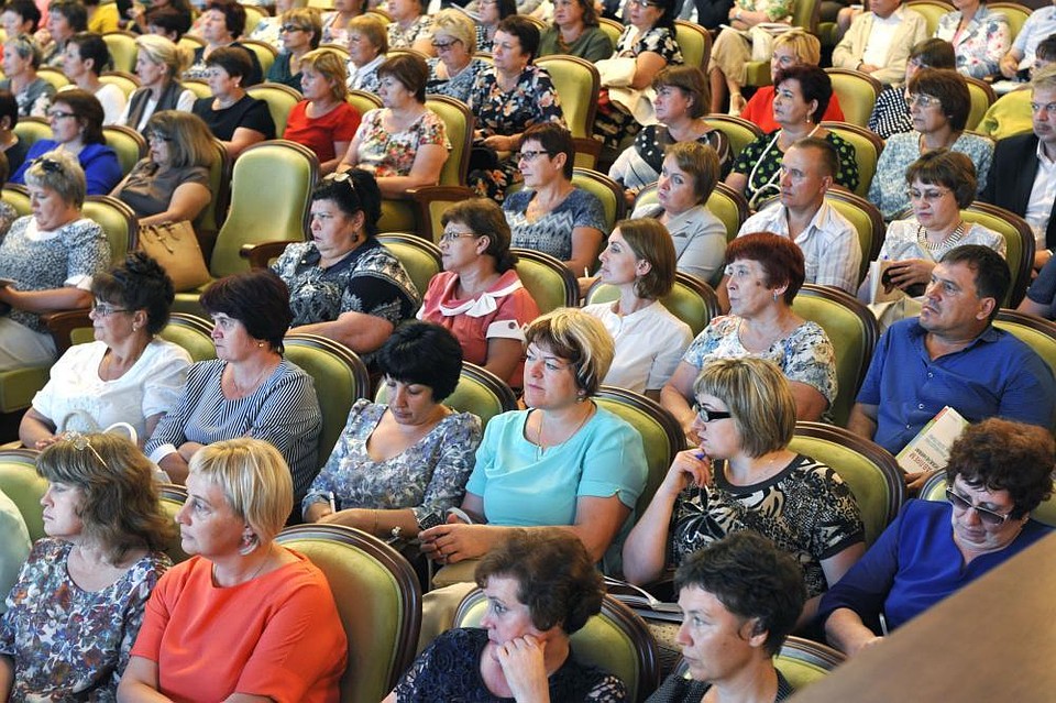 Тюменских учителей наградят премией. Фото - пресс-служба губернатора Тюменской области.