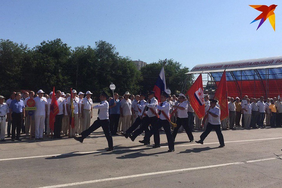 Парад в Энгельсе в честь встречи выпускников ракетного училища