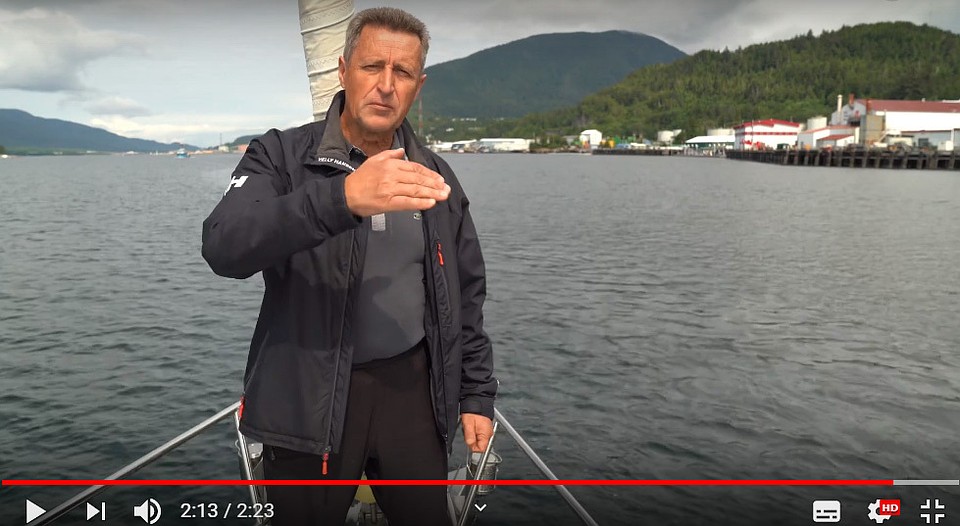 Кадр из видео: Михаил Малахов рассказывает, что они достигли старой границы Российской империи