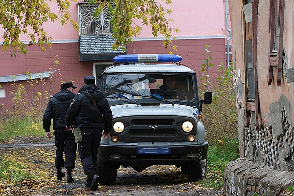 Полицейские ищут воровку
