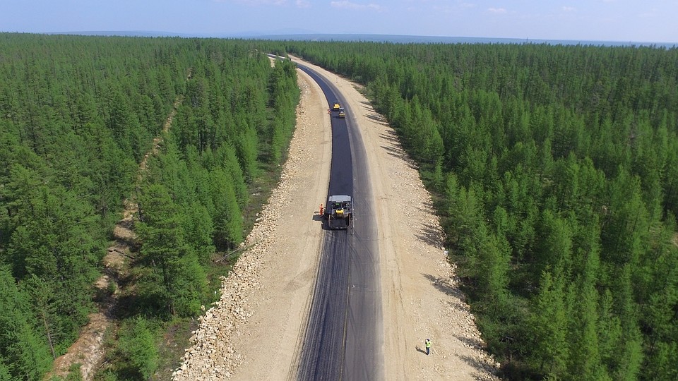 В рамка капремонта планируется укладка двуслойного асфальтобетонного покрытия и установка барьерного ограждения.