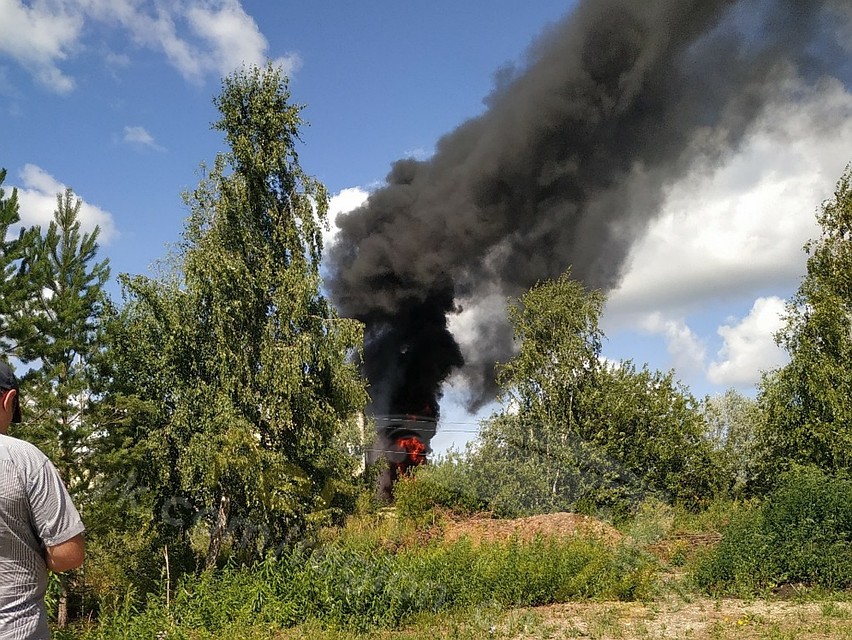 Пожар начался в 11 часов. Фото: группа «Регион-74 | Челябинск» во ВКонтакте