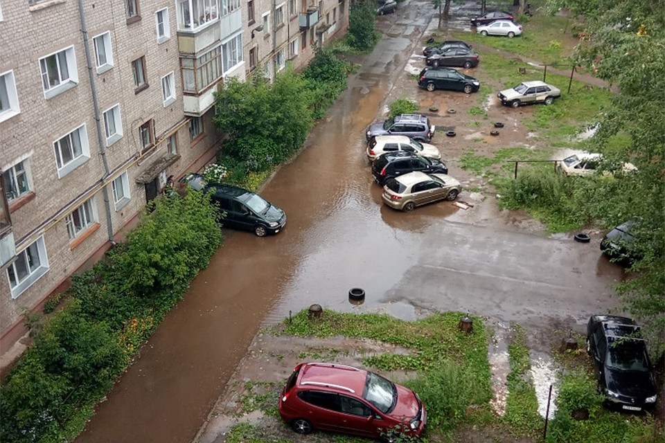 Подобная ситуация происходит на Кольцова уже не в первый раз. Фото: Михаил БАЕВ, vk.com/zlo43