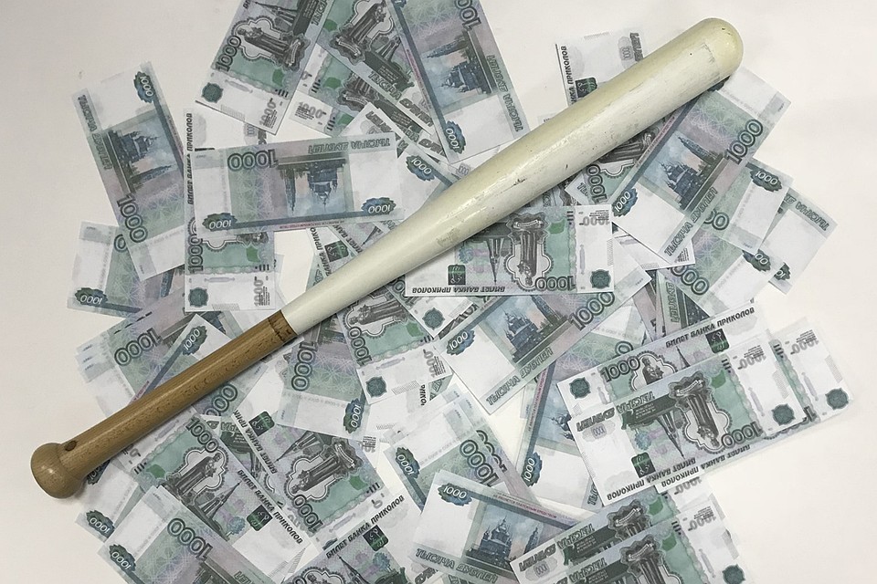 Специалист по взысканию не смог вернуть сумму, которую сам же и одолжил.