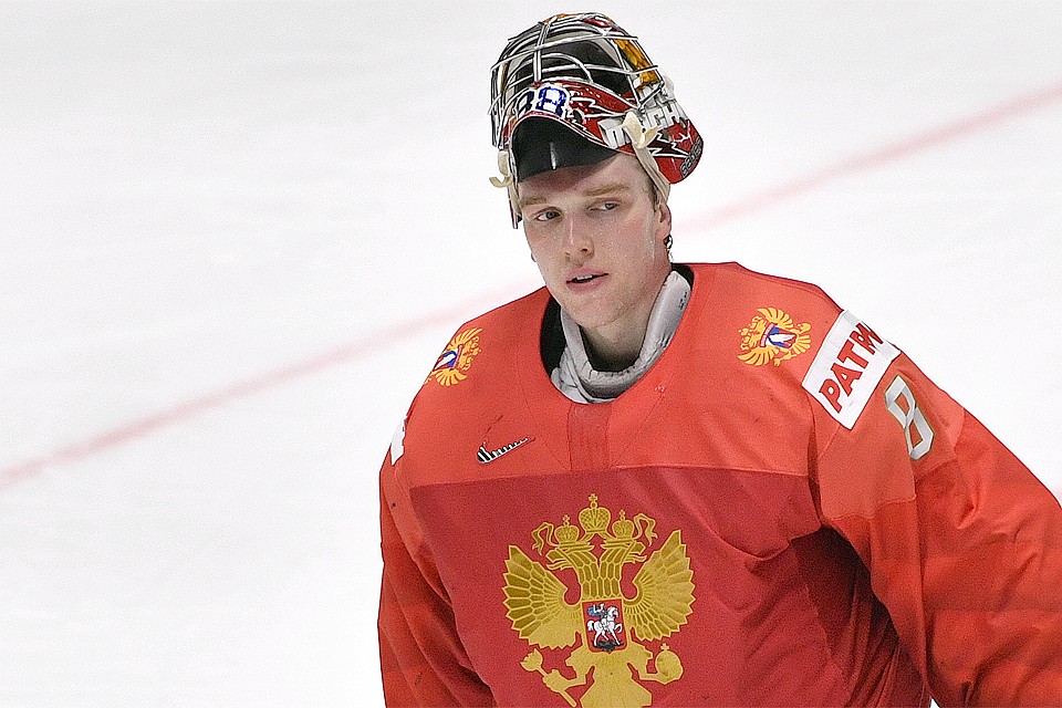 Андрей Василевский в свитере сборной России.