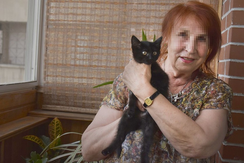 Пенсионерка уверяет, что уже несколько лет соседствует с полтергейстом. Недавно она завела кота, чтобы тот "защитил ее" от нечистой силы. Фото: КП-Новосибирск