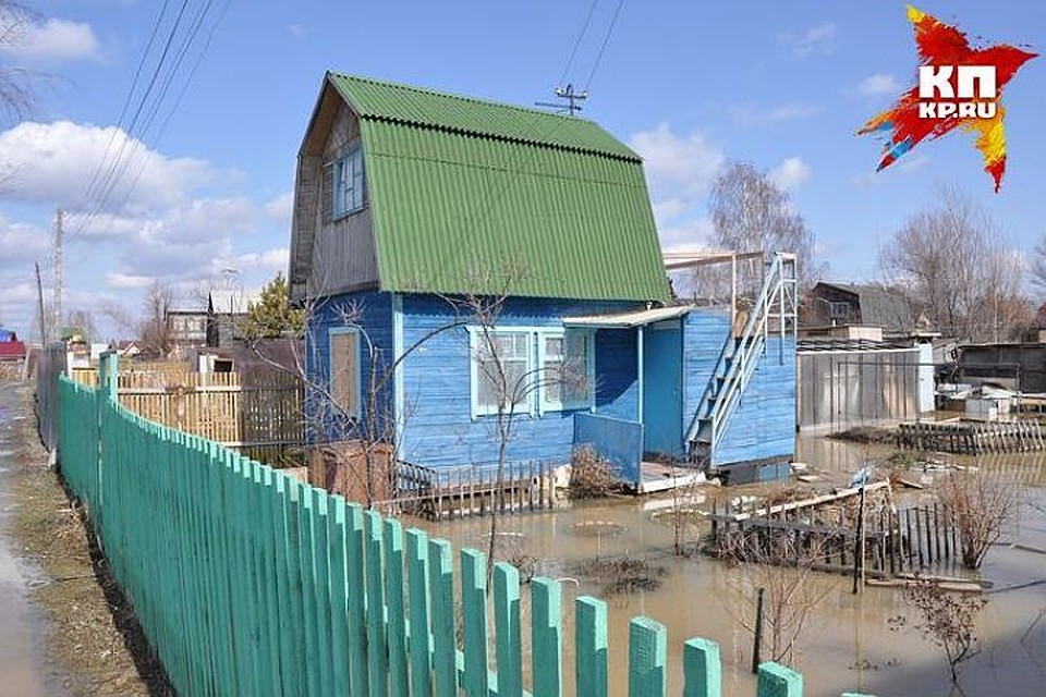Судебные приставы вычислили, что у должника есть дом и наложили запрет регистрационных действий.