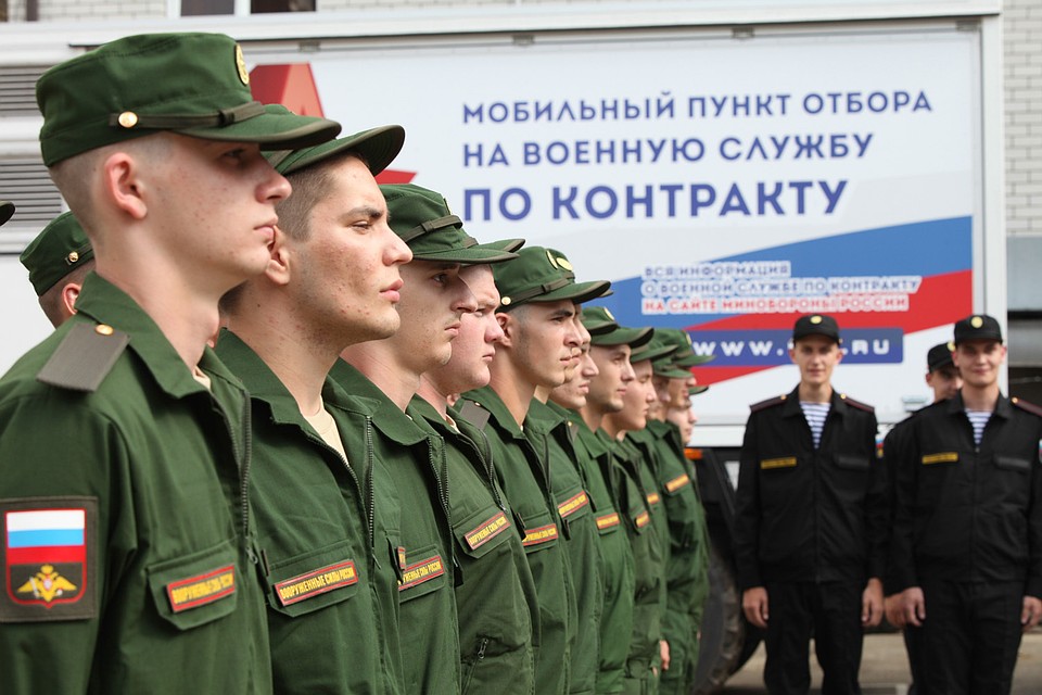Солдатам-контрактникам резко увеличат зарплаты уже с 1 сентября