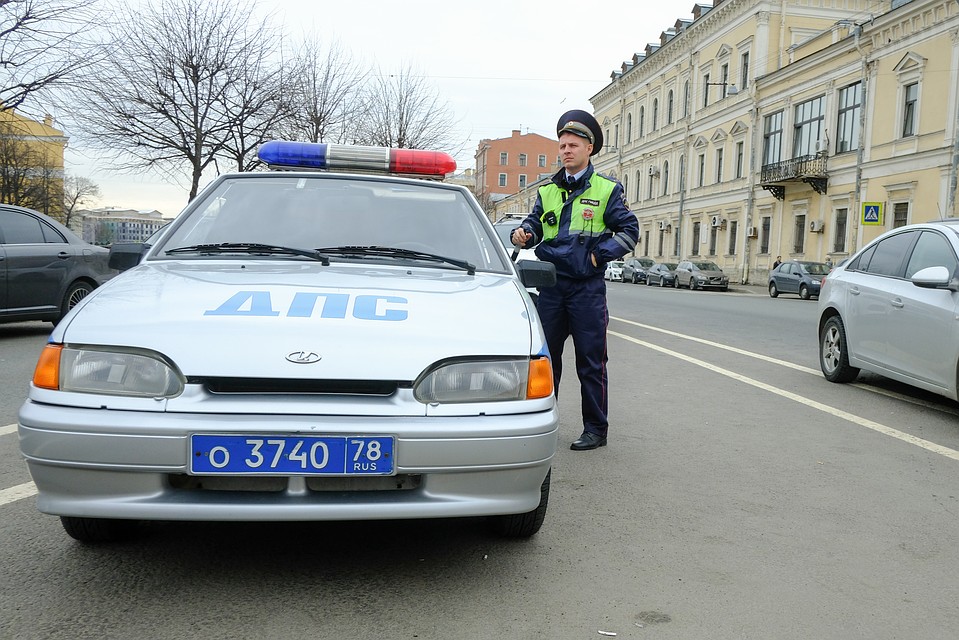 Петербуржец углал машину ГИБДД, чтобы догнать эвакуатор.