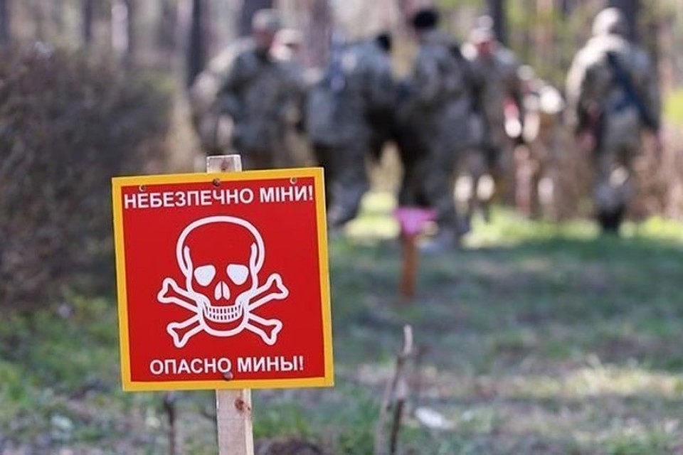 Земля Донбасса буквально нашпигована смертью. Фото: censor.net.ua