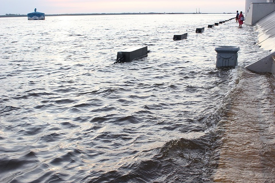 Пока мы писали эту статью, фото стало неактуальным - вода прибывает по два-три сантиметра в час.