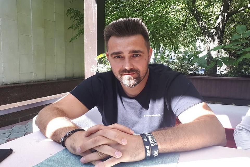 Известный российский писатель Платон Беседин прилетел в Кишинев.