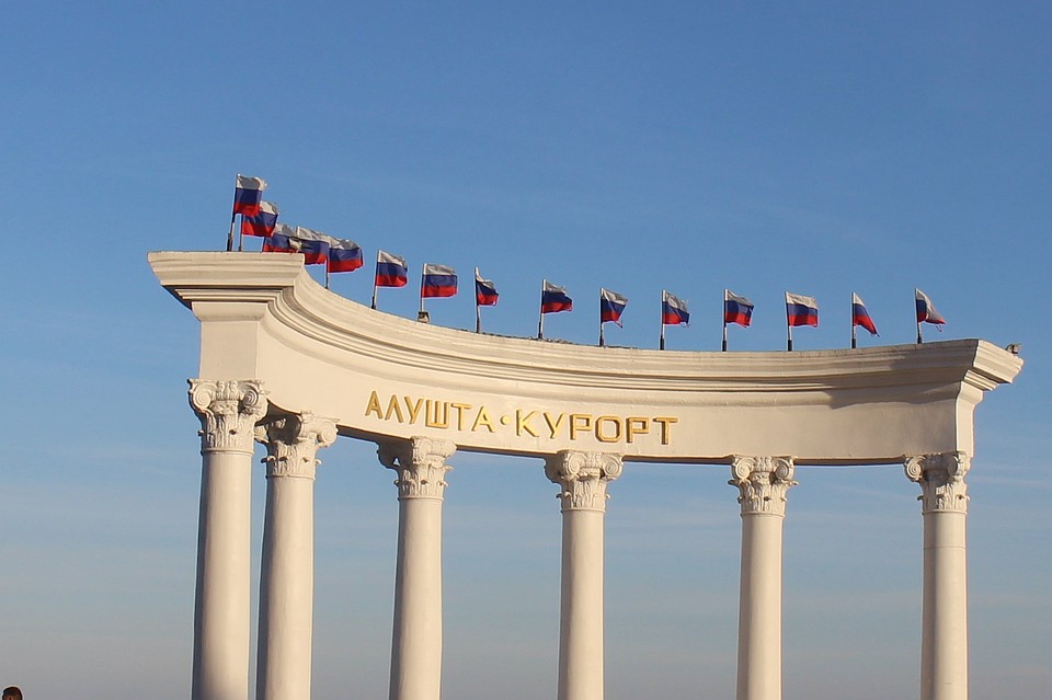 В Алуште закрыли часть пляжей.