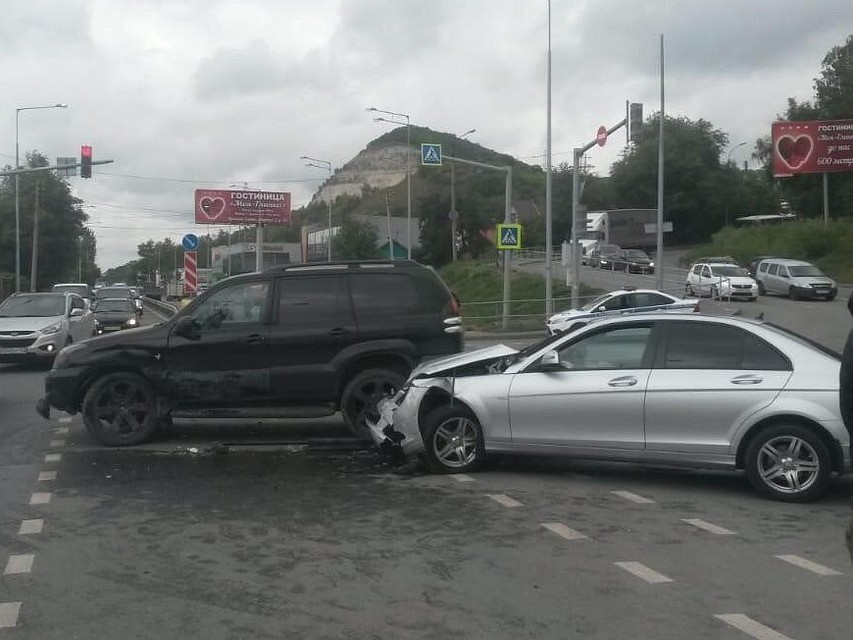 Водитель "Тойоты" нарушил ПДД и спровоцировал аварию