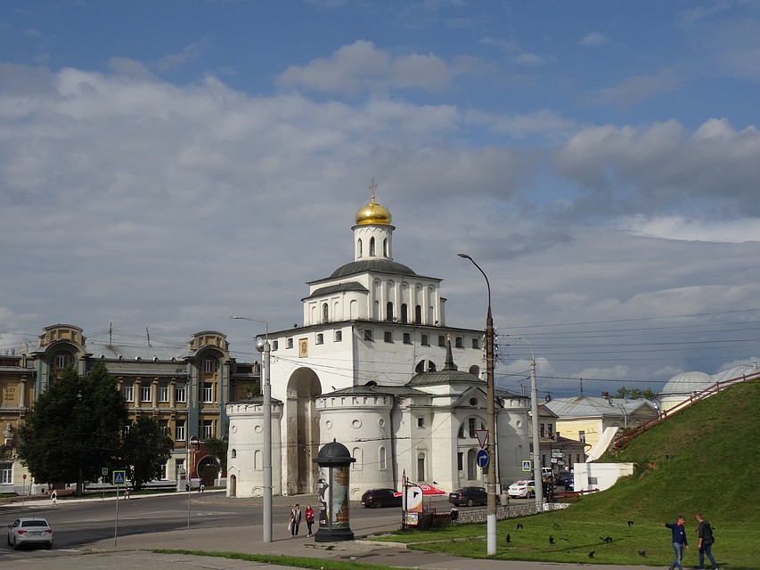 Выкладывать в соцсети фотографии можно