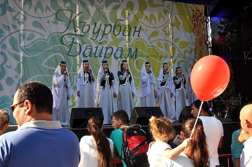 В честь праздника пройдут народные гуляния.