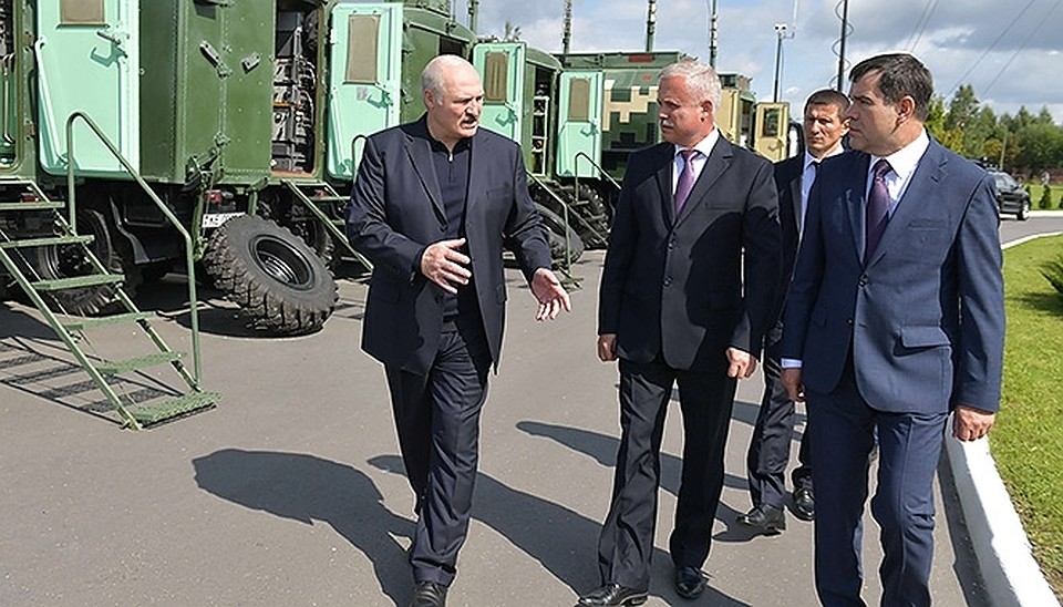 Александр Лукашенко ознакомился с отечественными новинками в сфере защиты правительственной связи.
