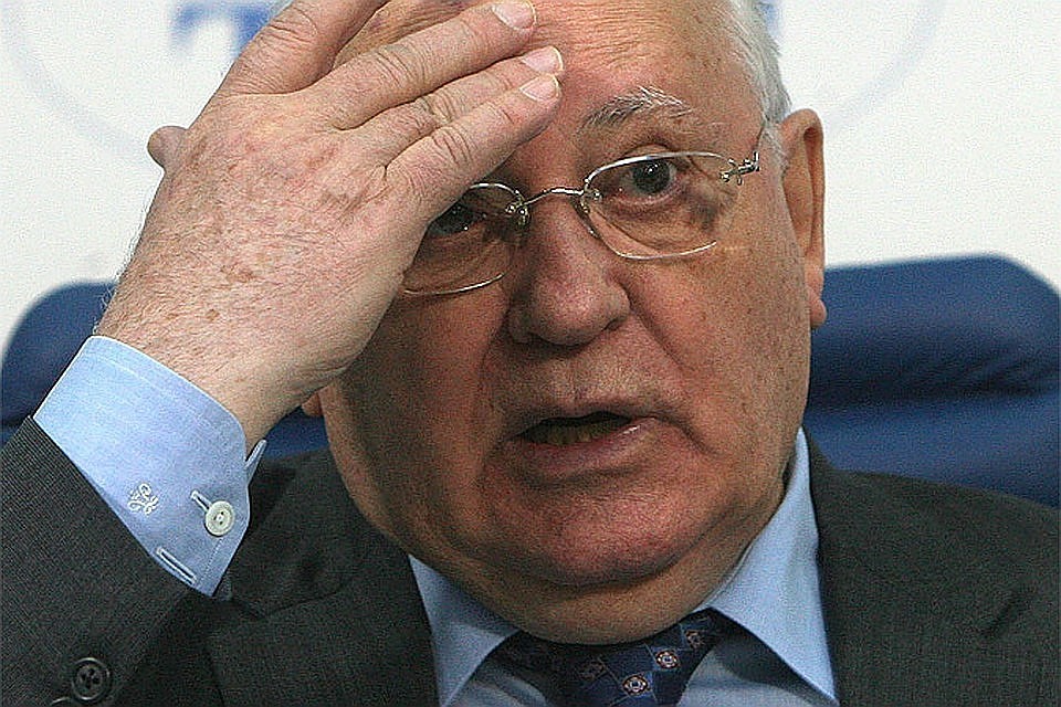 Представители Михаила Горбачева уверяют, что экс-глава СССР регулярно ходит на работу и чувствует себя нормально